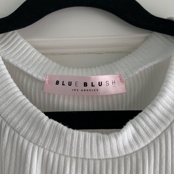 blue blush cropped white top - Picture 3 of 3